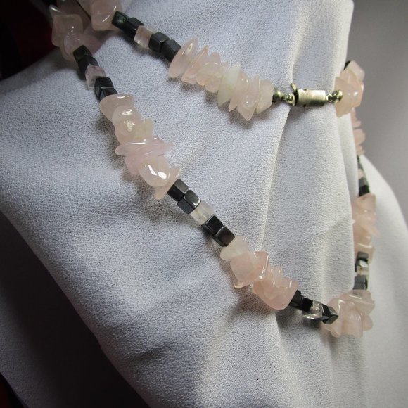 🌷Host Pick🌷Vintage Pink Quartz/Hematite Necklace - Picture 3 of 5